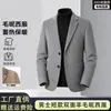 Nuevo Abrigo Corto de Lana Pura para Hombre Otoño/Invierno 2026 con Cuello de Traje, Chaqueta de Lana de Doble Cara de Lujo Ligero para Viajes de Negocios