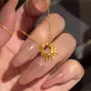 Collar Estrella Dorada Brillante Girasol Ráfaga Nuevo Modelo 2026 Lujo Ligero Moda Elegante Diseño de Nicho Cadena para Clavícula Joyería