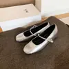 Versión de Piel de Vaca Punta Redonda Boca Baja Zapatos Planos Pequeños de Cuero Plateados Aumento Interno Suela Suave Zapatos Mary Jane para Mujer Primavera y Otoño