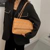 Bolso pequeño informal con cadena Lingge, nuevo bolso de moda 2021 para mujer, bolso cruzado sencillo de estilo occidental, bolso cuadrado pequeño popular.