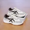 Tênis Coreano Ins da Nova Versão Dad Shoes para Mulheres 2026 Outono Estudante Corrida Esportes Casual Estilo de Rua Sola Grossa Aumentador de Altura C9012
