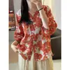 Camisa Casual Literária e Confortável de Algodão e Linho para Mulheres com Mangas Três Quartos Novo Estilo Verão 2025 Decote Exquisito Top com Estampa de Flores Grandes Retrô
