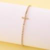 Pulseira Europeia e Americana de Luxo Leve em Forma de Cruz com Zircônia, Joia de Mão da Moda em Aço Titânio Aço Inoxidável Micro-Incrustada para Mulheres, Joia que Não Desbota