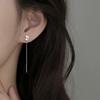 Línea de pendientes de cuatro estrellas con incrustaciones de diamantes. Pendiente de borla de estrella cruzada larga de estudiante de estilo coreano. Cadena de pendientes de estrella doble de un solo diamante de viento extremadamente simple.