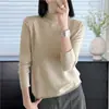 Camiseta base de punto de manga larga con cuello semi-alto estilo francés para mujer, adecuada para otoño e invierno, para llevar debajo de un traje, top ajustado, color liso, suéter suave y acogedor