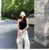 Colete de Tricô Ice Silk com Gola Halter de Um Ombro Estilo Francês para Mulheres, Nova Peça de Roupa para o Verão, Corte Justo, Estilo Menina Doce e Picante, Top Off-Shoulder, Preto