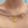 Collar de Azúcar Oro Arena Cepillado Brillante y Generoso Una Cadena Cobre Chapado en Oro Colgante Versátil Lujo Ligero Cadena Clavícula Joyería para Mujer