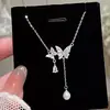 Colar Borboleta com Franja Estilo Coreano para Mulheres, Corrente de Clavícula Versátil Nova Estilo, Pingente de Zircônia Pérola Imitação de Luxo Leve Nicho High-End