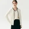Design estilo francês, pequeno top de malha V de cashmere, conjunto feminino de duas peças com acabamento contrastante, um top único e versátil com elegância chique e discreta