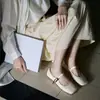 Sapatos Mary Jane estilo europeu em pele de ovelha completa com fivela de metal, sapatos femininos de couro genuíno com bico quadrado plano para outono de 2026, para o trabalho