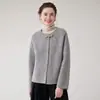 Nuevo abrigo corto estilo chino con botones para mujeres petite, versátil y sencillo, adecuado para madres, abrigo de lana de cuello redondo de talla pequeña, grueso