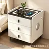 Mesita de noche inteligente moderna y minimalista con carga inalámbrica, altavoz Bluetooth y tres cajones para almacenamiento, adecuada para uso en dormitorio del hogar