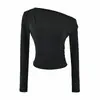 Conjunto puramente sexy e sedutor de camiseta justa de manga longa e um ombro com amarração na cintura e saia longa bodycon com barra em cauda de peixe