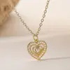 Aogu Estilo de Nicho Europeo y Americano Cadena para Clavícula con Colgante de Corazón de Circonita Chapado en Oro de 18 Quilates Collar Simple y Versátil para Mujer
