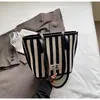 Bolsa Rayada Simple de Gran Capacidad 2025Ins Estilo Literario a la Moda Casual Estilo Verano 2025 Bolso de Hombro Simple para Mujer