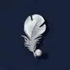 Novo broche de atmosfera de luxo requintado brilhante diamante pérola corsage nicho alto senso de design pino acessórios de temperamento