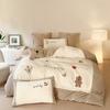 Juego de Cama de Invierno para Niños Clase A de Leche Cálida de Terciopelo de Coral de Cuatro Piezas Estilo Dibujos Animados Bordado Funda de Edredón Engrosada Ropa de Cama