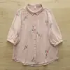 Camisa Blanca de Gasa de Algodón de Doble Capa con Bordado Pesado de Flor de Durazno y Hoja, Estilo Artístico y Fresco para Verano 2026, para Mujeres con Mangas Tres Cuartos para Estudiantes