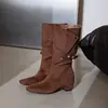 Botas femininas de bico fino estilo retrô com fivela, acima do joelho, 2026, novas, de couro macio, botas de montaria, versáteis, da moda, de cano alto