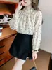 Nova Blusa Feminina de Meia-Gola com Estampa Floral Emagrecedora Estilo Francês para Primavera e Outono Top Versátil de Manga Longa