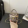 Bolsa de Mão Mini Batom Feminino de Luxo Leve Estampa de Leopardo Moda Nicho Pequena Fragrância Bolsa Acessório Transversal de Ombro Feminino
