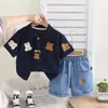 Nuevo Conjunto de Dos Piezas de Pantalón Vaquero Casual de Manga Corta con Cuello de Solapa y Estampado de Letras para Niños Verano Fabricante Venta al por Mayor