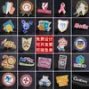 Insígnia de Lata Pintada Co-Branded para Jogo de Animação Customização Broche de Borboleta com Flor em Relevo IP Autorizado Tendência