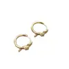 Aretes de Nudo de Cuerda Dorada para Mujer, Diseño de Nicho de Lujo Ligero, Temperamento Único de Gama Alta, Pinzas para Orejas Únicas, Accesorios para Orejas, Nuevo Estilo Caliente 2026
