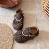 Sapatos Pequenos de Couro Redondos Macios para Crianças 2026 Novo Estilo de Outono Sapatos de Uma Cor com Laço para Meninas Sapatos de Princesa Doces e Estilosos