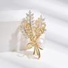 Nuevo clásico Cosecha dijo Spike circón corsage broche de perla lujo ligero moda accesorios para abrigos fabricantes venta al por mayor