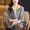 26 Cor Moda Bloco de Cores Gola Bordada Tricô Cardigan Top Outono Inverno Novo Solto Estiloso Versátil Casaco Suéter Feminino