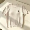 Suéter de Tricô Torcido para Mulheres, Manga Curta, Novo Estilo Primavera/Verão 2026, Pulôver Gola Redonda, Bordado de Pônei, Blusa Lisa, Fonte Direta