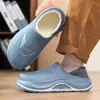 Novedad Otoño e Invierno 2025 Ropa Exterior de Moda para Hombre Zapatillas de Algodón con Suela Gruesa que Cubren Punta y Talón para Uso en Casa y al Aire Libre Bloques de Color