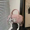 Bolso de mano dulce de conejo estilo coreano inspirado en Ins, nuevo bolso de hombro y cruzado versátil y moderno para el trabajo para mujer
