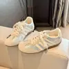 Zapatillas de entrenamiento retro planas de plata alemanas para mujer, nuevos zapatos de verano 2026, zapatillas blancas casuales súper populares y versátiles