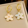 Aretes de Acero Inoxidable Chapados en Oro con Diseño de Flor Goteadora de Aceite para Mujer, Aretes Dulces y Elegantes, Aretes Versátiles y de Moda para el Viaje Diario