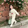 Conjunto Fofo para Meninas Novo Estilo para Bebês e Crianças Pequenas Versão Coreana Moletom com Capuz Desenho de Cogumelo Calça Conjunto Esportivo Casual de Duas Peças para Bebês Meninas
