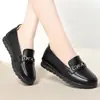 Mocassins Versáteis de Couro Macio para Mães, Sapatos Antiderrapantes de Solado Macio para Primavera e Outono para Meia-Idade e Idosos, Sapatos Planos de Couro Confortáveis, Sapatos de Trabalho