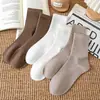 Calcetines de mujer de otoño e invierno de alta elasticidad, color liso, de media pantorrilla, calcetines de mujer de hilo teñido, calcetines largos de algodón para mujer de otoño e invierno, Industria de Calcetines Zhuji