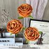 Arranjo de Flores Artificiais de Rosa para Decoração de Salão de Casamento com um Toque Sofisticado, Feito de Flores de Plástico