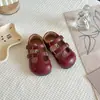 Zapatos de piel para niños estilo coreano 2026 primavera y otoño nuevo modelo zapatos de princesa para niñas, zapatos planos elegantes de suela blanda para niñas pequeñas, zapatos rojos para niños