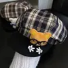 Óculos Fofos Estilo Coreano Urso Boina Xadrez para Mulheres, Chapéu Octogonal Pequeno Afina-Rosto de Outono, Chapéu de Pintor Fashion para Circunferência Craniana Grande