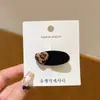 Presilha de Cabelo Pérola Estilo Princesa com Design de Camélia para Mulheres, Presilha Lateral para Franja com Acabamento em Veludo