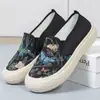 Sapatos Casuais Femininos de Tecido com Borboleta 2025 Primavera e Verão Novos Sapatos Slip-On de Solado Grosso Moda Feminina Versáteis Sapatos de Pescador Preguiçosos