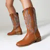Novas botas Martin bordadas botas de salto médio grosso botas de celebridade da internet Botas de cavaleiro botas curtas Botas de cowboy ocidental 40-48 botas de comércio exterior