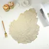 Suministro Directo de Fábrica PVC Dorado Calado Hoja Flor Comida Occidental Aislamiento Impermeable Decoración Hogar Americana Manteles Individuales Base para Tazón
