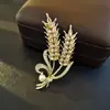 Broches de Imitación de Cristal de Alta Venta Europeos y Americanos para Mujer, Pines Exquisitos de Flor y Animal de Gama Alta, Broches de Traje Modernos y Elegantes