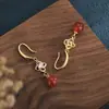 Pendientes de Moda: Pendientes Largos de Trébol de Cuatro Hojas Estilo Palacio con Recubrimiento de Cobre Dorado de 24 Quilates Incrustados con Calcedonia y Cristales de Colores