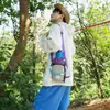 Bolso pequeño cuadrado de malla con cordón de colorblock estilo montaña con hebilla de cuerda colorida, bolso de hombro unisex para senderismo, bolso cruzado para botella de agua