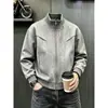 Chaqueta de cuero PU retro americana con cuello alto, unisex, holgada y casual, adecuada para primavera y otoño, con un diseño único de chaqueta de béisbol deconstruida, moderna